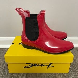 Seven7 Dover red rain boots size 9
